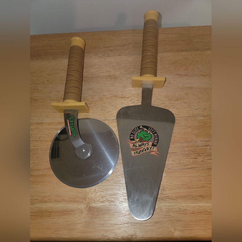 TMNT Teenage Mutant Ninja Turtles Pizza Cutter & Spatula Serving Set